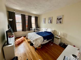 61 Park Dr APT 17, Boston, MA 02215