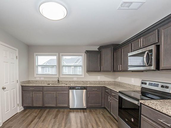 4th image of 2802 W Walnut St Unit 2