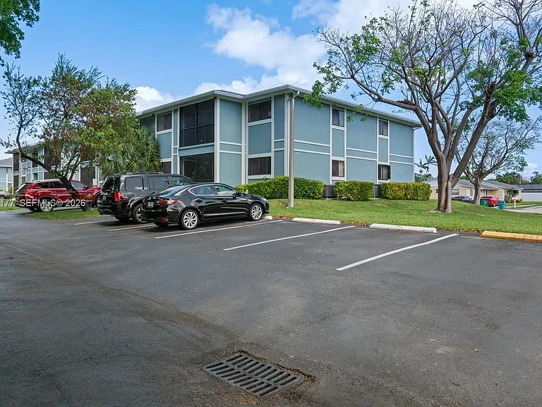 19800 SW 103rd Ct #106 — Photo 5