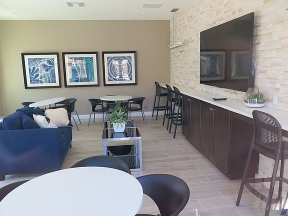 3rd image of 148 Royal Way