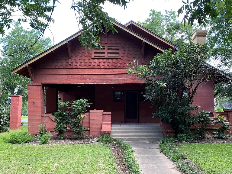 700 N Main St — Photo 1