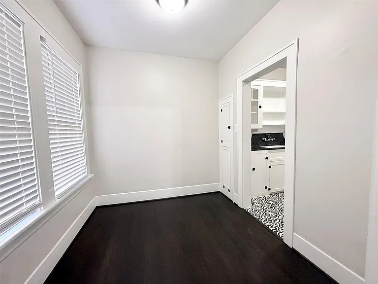 1126 Berthea St #11 — Photo 6