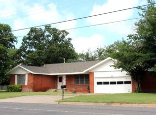 1032 S Texas St, De Leon, TX 76444