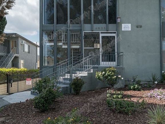 3rd image of 6823 Variel Ave #9