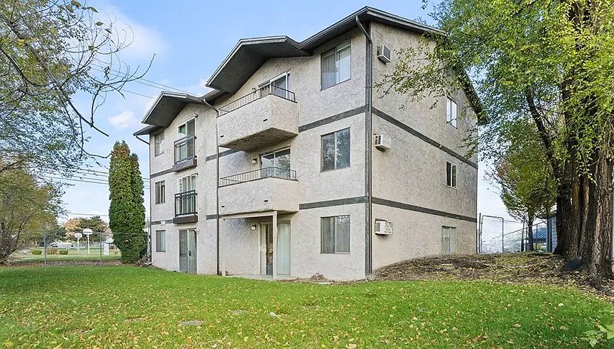 1st image of 3010 N Stone St #3
