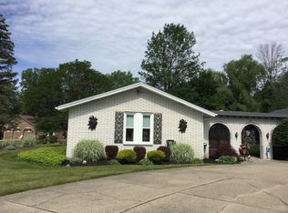 4 Deepwood Ct, Depew, NY 14043