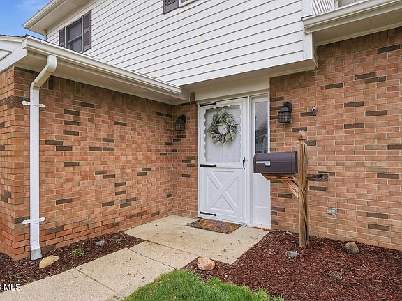3rd image of 3906 Sylvan Wood Dr