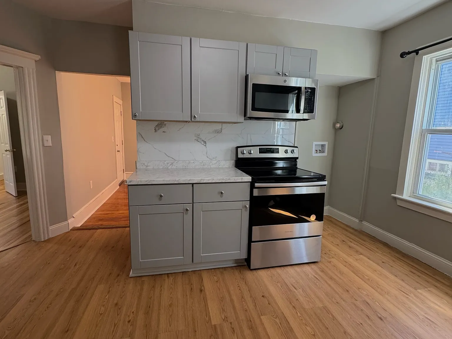 4 bed, 1100 sqft, $2,300 — Photo 3