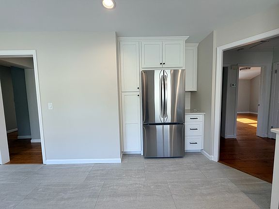 4th image of 21 Batavia Pl #2