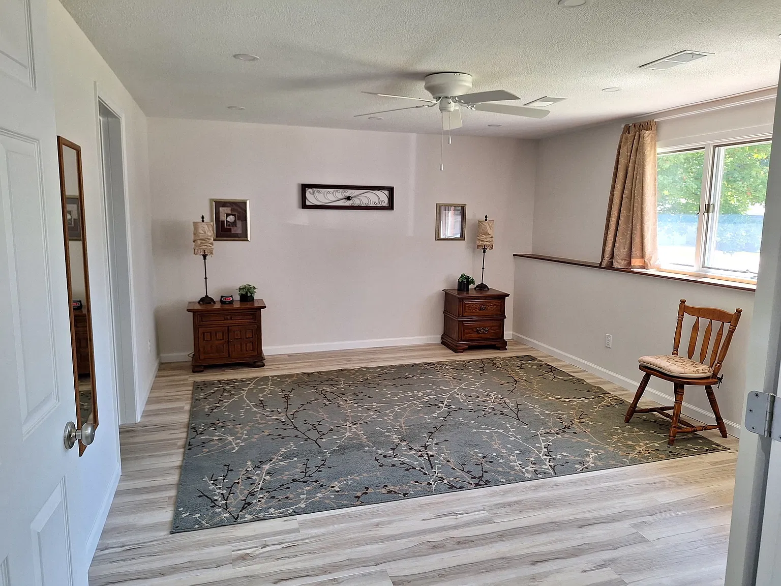 1 bed, 2072 sqft, $1,200 — Photo 4