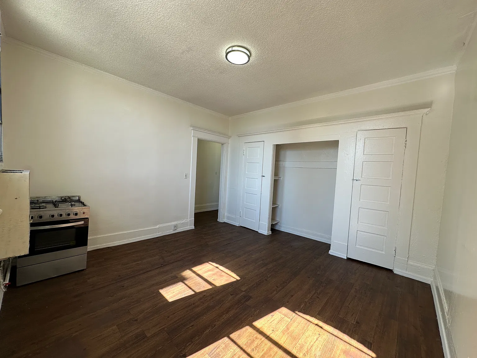 1310 S Kenmore Ave — Photo 3