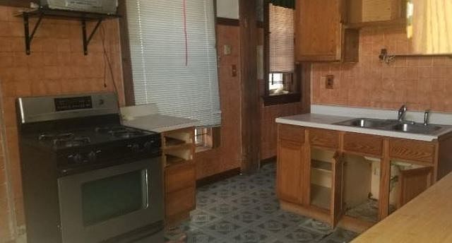 2nd image of 4807 S Prairie Ave