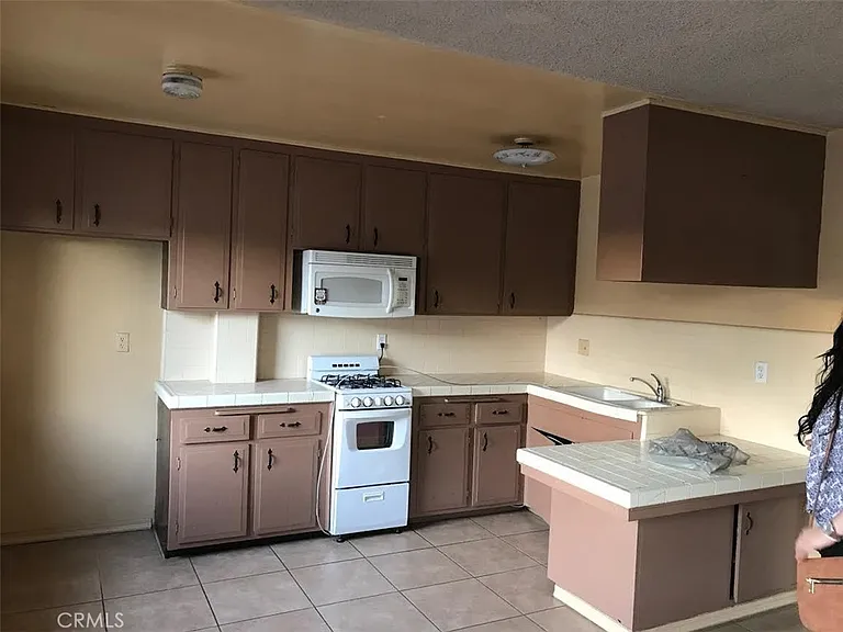 5174 Los Flores Blvd — Photo 2