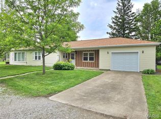 520 E Rogers Ave, Witt, IL 62094