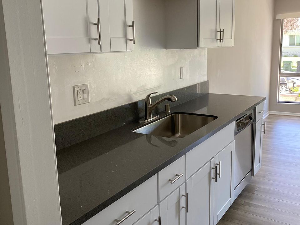 1st image of 4304 Babcock Ave #102