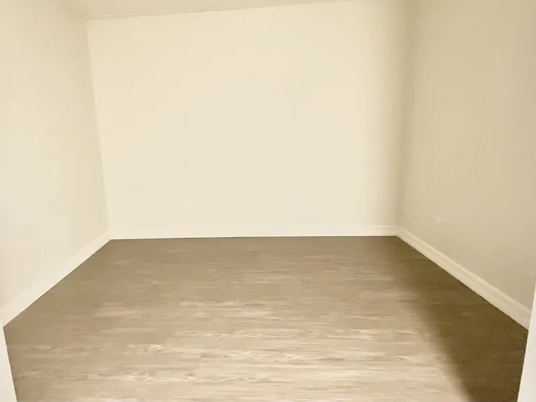 Chateau Spring Gardens Apartments — Photo 62