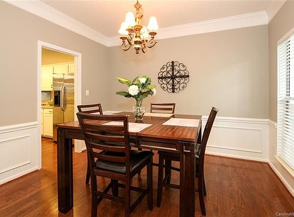 4th image of 2934 Redfield Dr