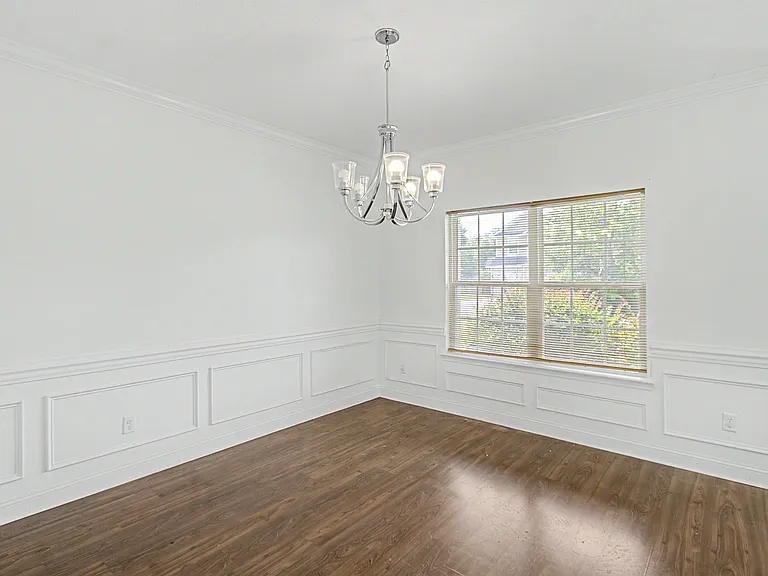 390 Fairview Cir — Photo 5