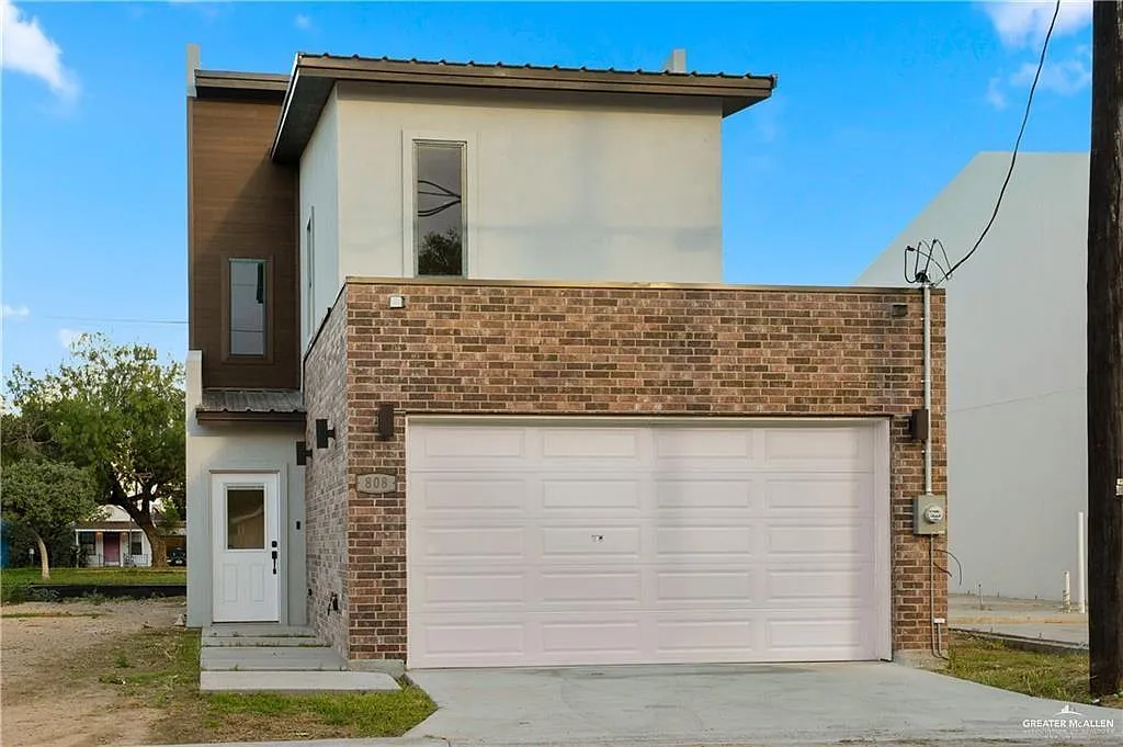 3 bed, 2.5 bath, 2022 sqft, $2,300 — Photo 1