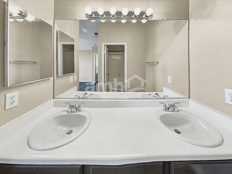 1717 Cedar Bluffs Way — Photo 11