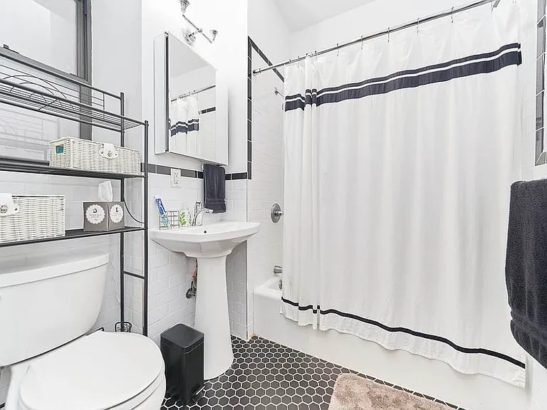 435 E 12th St #3 — Photo 4