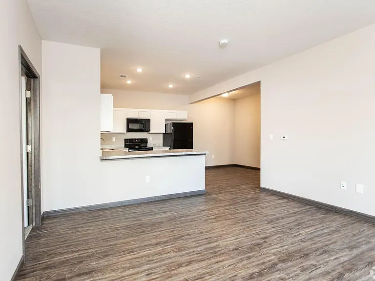 Hutchison Place Apartments — Photo 6