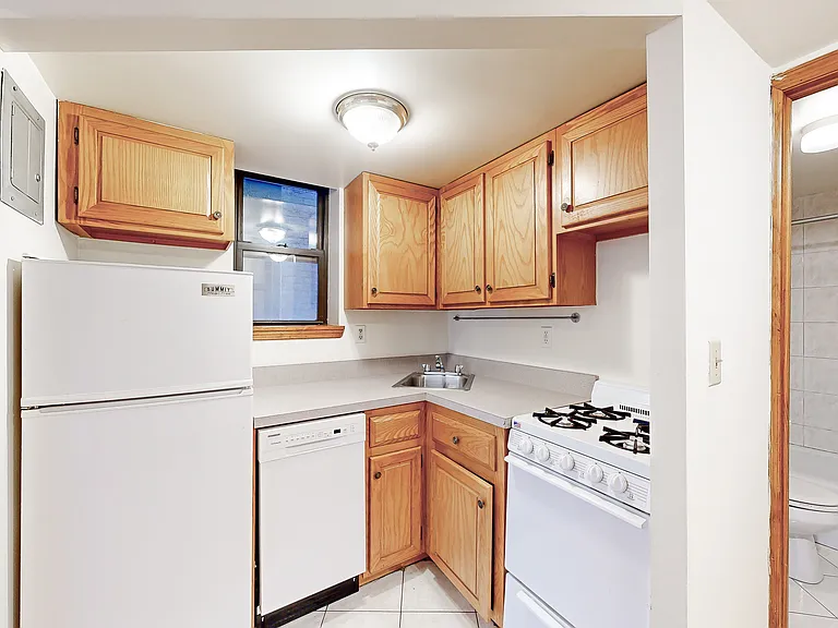 489 Columbus Ave #5D — Photo 8
