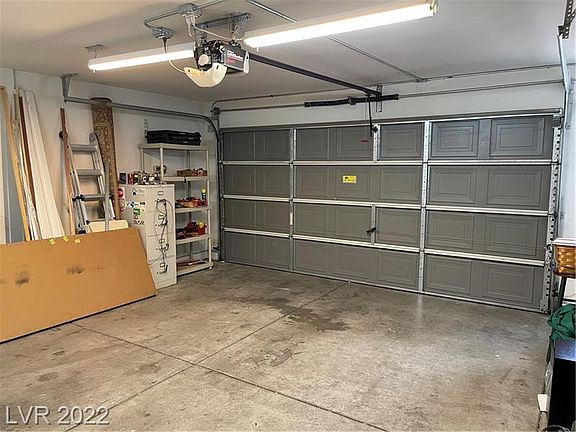 5th image of 1105 E Azure Ave