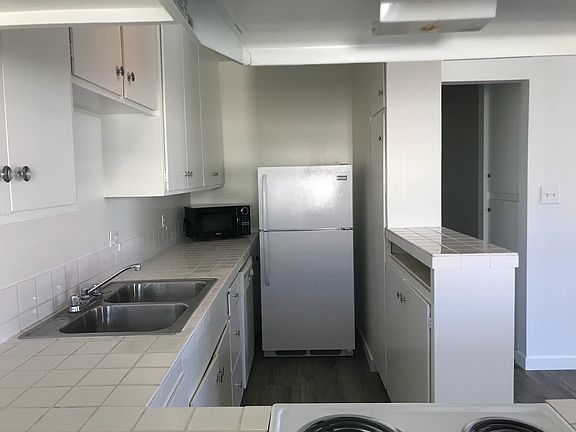 2nd image of 312 7th St APT 3