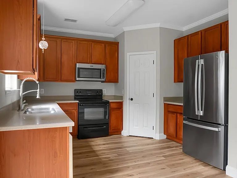 102 Lamplighter Ln — Photo 12