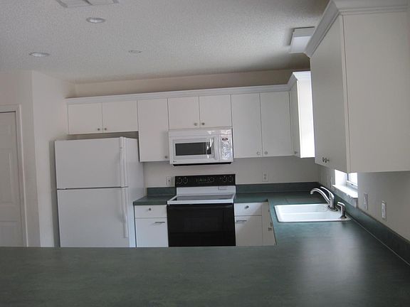 3rd image of 624 Enconto St