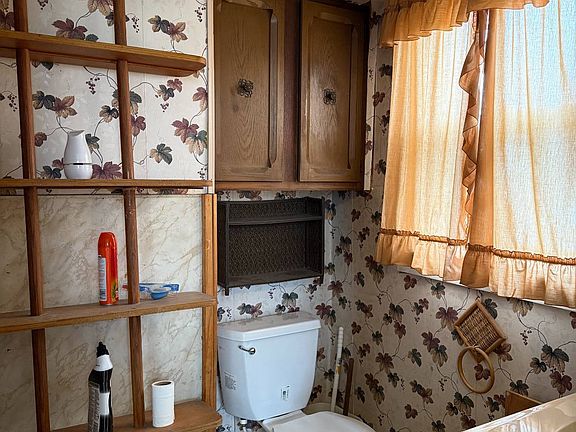 4th image of 706 S Jones St