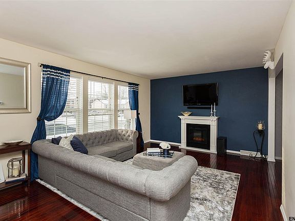 4th image of 35 W Tremont St