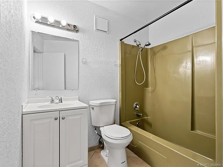 2118 SE Edler Dr #B — Photo 13