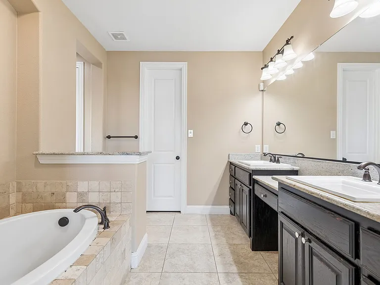 408 Vine St — Photo 24