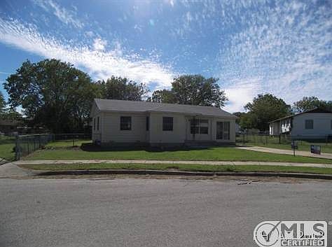 2nd image of 2217 Patricia Cir