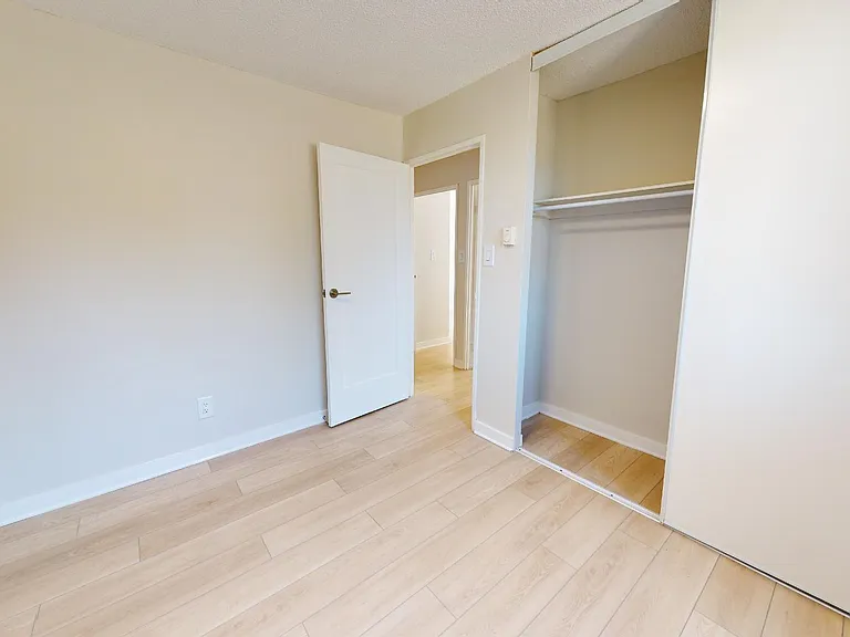 70 Roehampton Ave — Photo 9