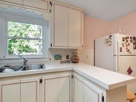 5th image of 1809 Tyler St