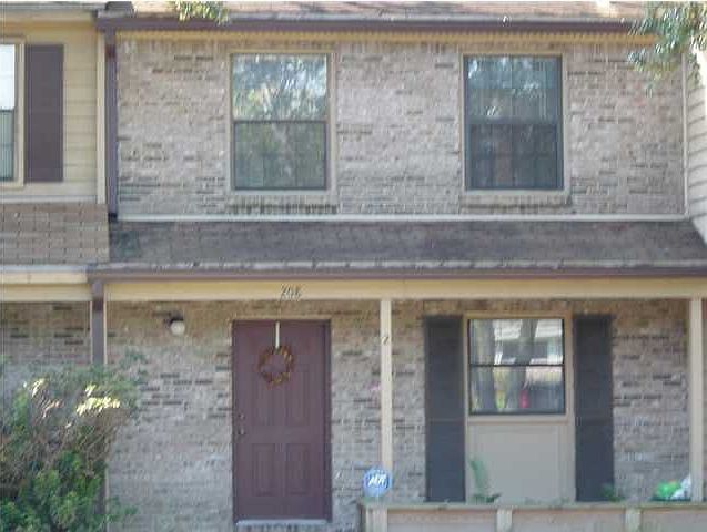 Lovely brick-faced townhome 1400 Sq. Ft!!