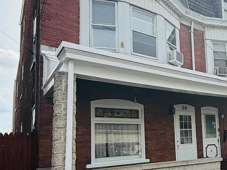 38 S Carlisle St — Photo 1