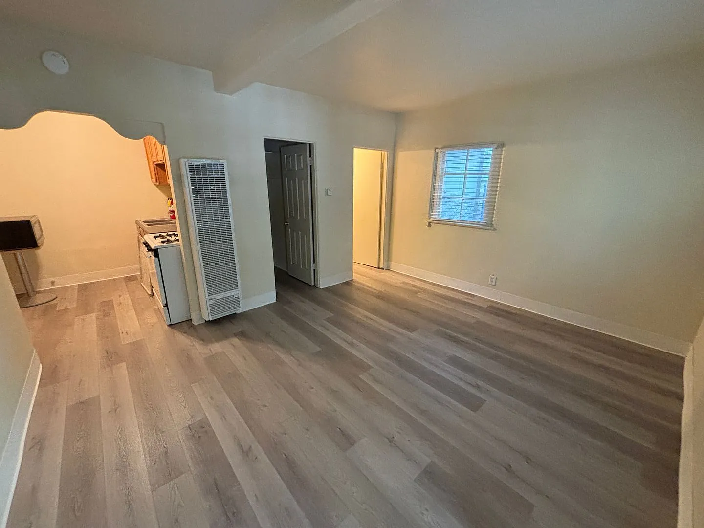 Studio, 1.0 bath, 500 sqft, $1,000 — Photo 3
