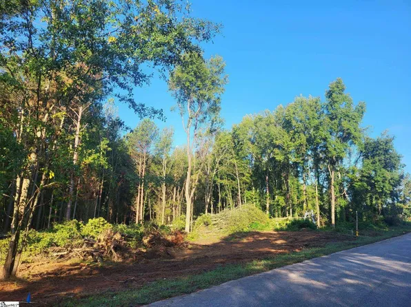 106 Heatherwood Dr, Gray Court, SC 29645