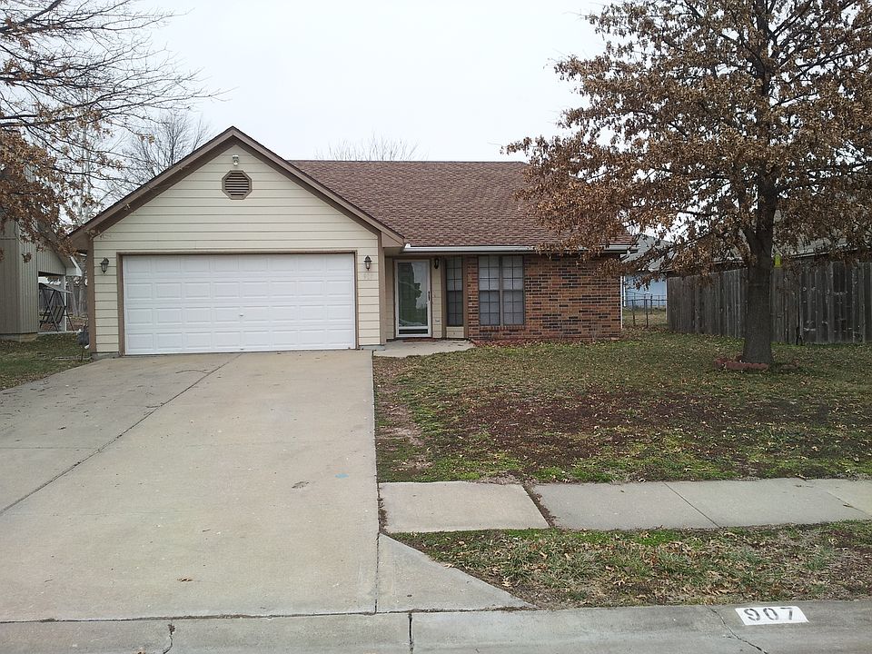 1st image of 907 Coventry Ct