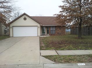907 Coventry Ct, Warrensburg, MO 64093