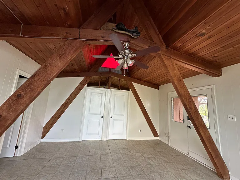 416 E Klein Rd — Photo 6