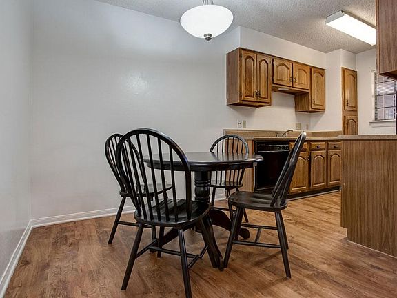 4th image of 203 E 31st St APT 307