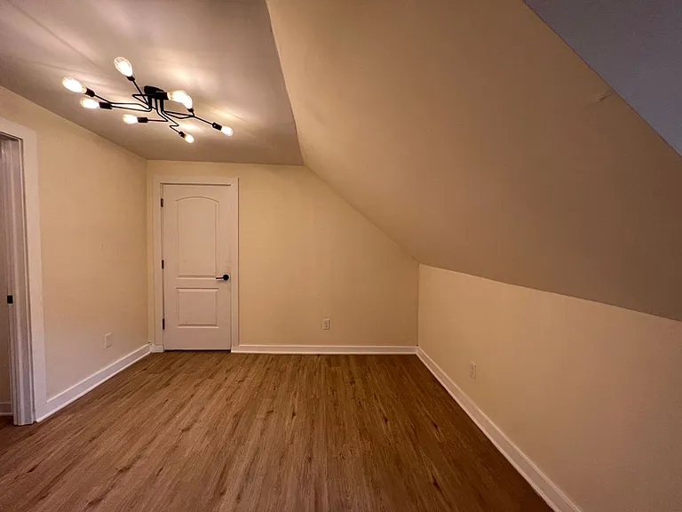 420 Whitney Ave — Photo 37