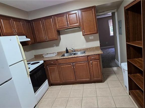 4th image of 65 Cardill Cres