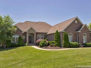 913 Green Briar Dr, Farmington, MO 63640
