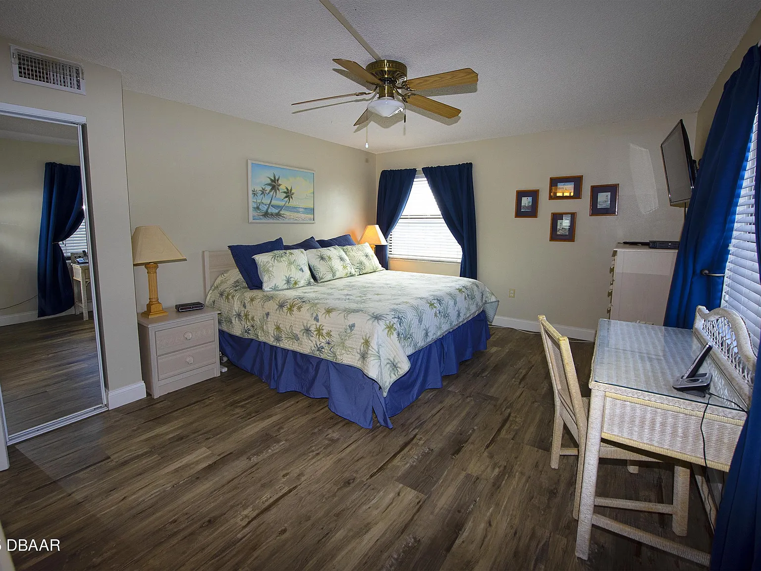 2 bed, 2.0 bath, 1080 sqft, $4,050 — Photo 3